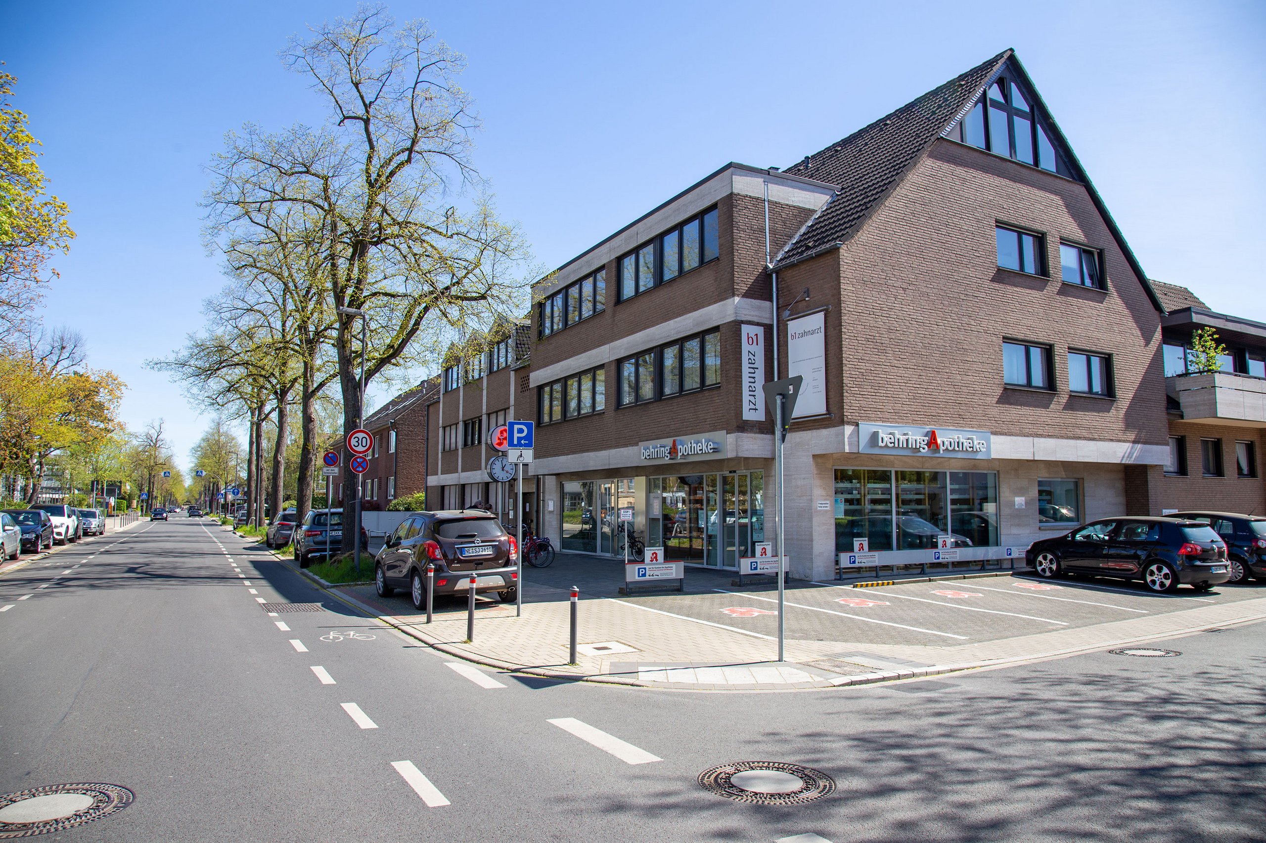 Behring Apotheke in Neuss – Außenansicht