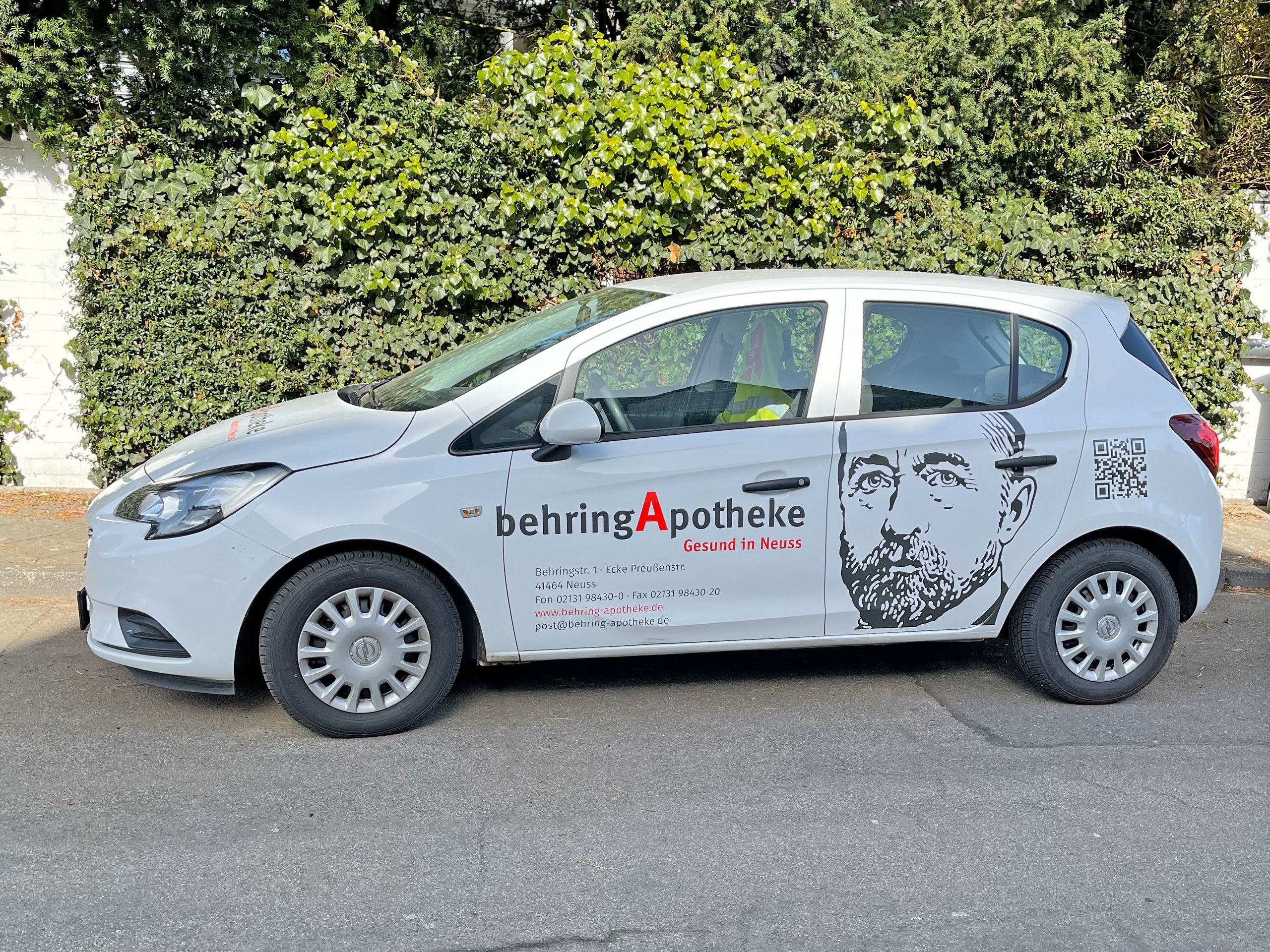 Botendienst-Fahrzeug der Behring Apotheke